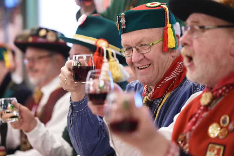 Lecker! Bei Winfried Kretschmann (2.v.r.) waren am Dienstag Innereien angesagt.