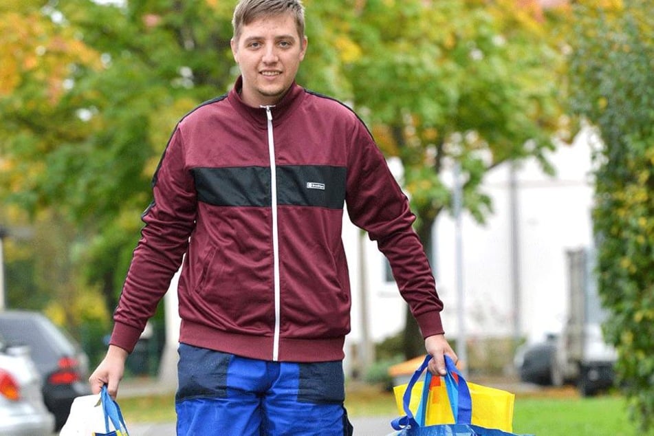 Einkaufen und Tüten schleppen ist nur eine seiner Dienstleistungen: Tom Erbes
(27) ist der „Alltagshelfer“ in Dresden.