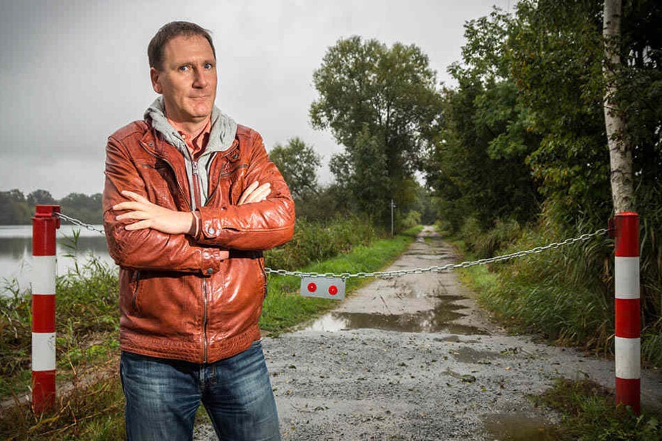 Eine Absperrkette auf dem Spree-Radweg: Der Malschwitzer Bürgermeister Matthias Seidel wollte sie
beseitigen und kassierte dafür eine Anzeige wegen Diebstahls und
Sachbeschädigung.