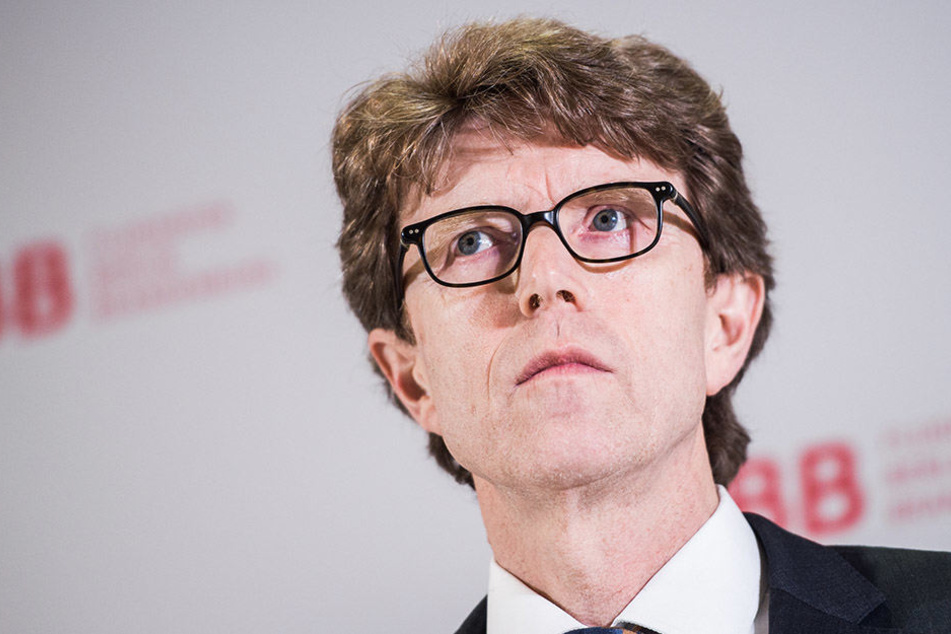 Flughafenchef Engelbert Lütke Daldrup während einer Pressekonferenz.