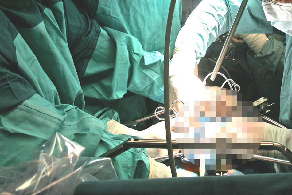 Patrick Charles, Professor für Infektionskrankheiten aus Austin, meint: Es sei möglich, dass sich bei einer Stuhl-Transplantation auch "Persönlichkeitsmerkmale" übertragen ließen.