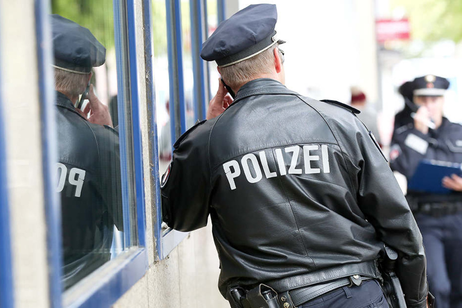 Die Hamburger Polizei fahndet nach zwei Männern, die einen Supermarkt in Eimsbüttel überfallen haben.