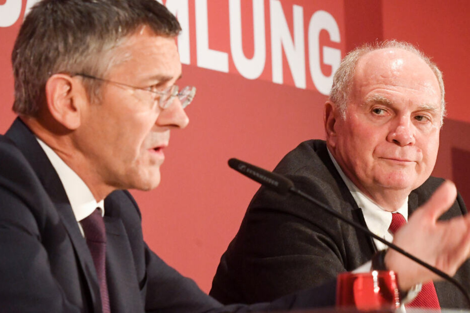 Herbert Hainer (l) und Uli Hoeneß bei der Pressekonferenz nach der Jahreshauptsversammlung.