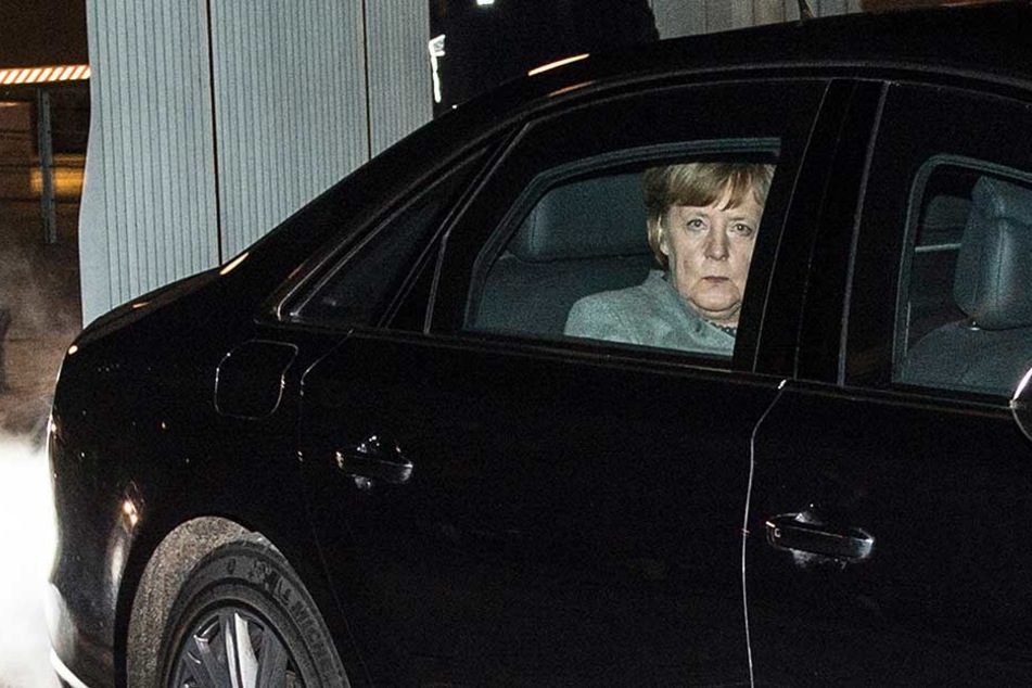 Angela Merkel verlässt nach ihrem Treffen mit den Terror-Opfern das Bundeskanzleramt.