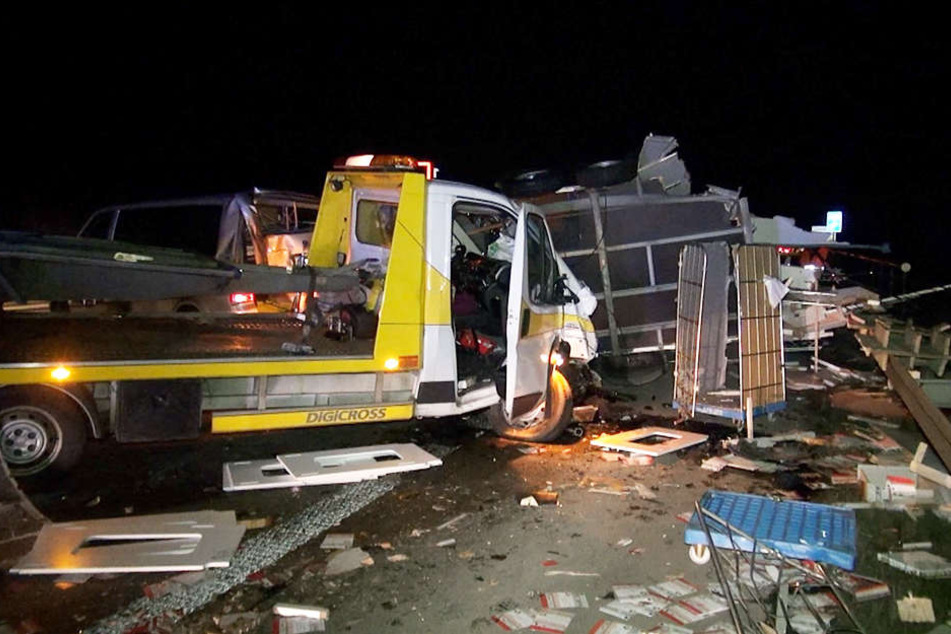 Wie durch ein Wunder wurde keiner der Beteiligten bei dem schweren Unfall verletzt.