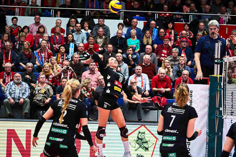 Katharina Schwabe, hier beim 2:3 gegen Straubing im Angriff, kann am Sonnabend wieder auflaufen.