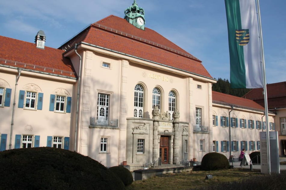 Gästen des historischen Albertbades in Bad Elster werden außer Heilwasser auch Kultur und Stil geboten.