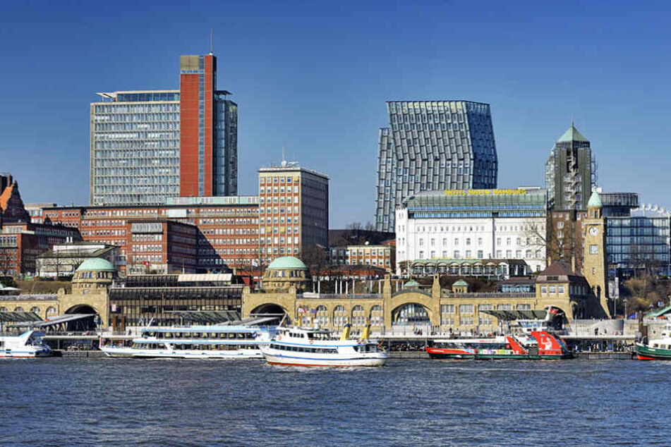 In Hamburg ist ein Einbrecher aus dem Hotelfenster gefallen.