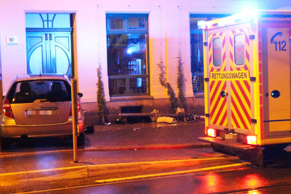 Der Mann wurde in ein Krankenhaus gebracht.
