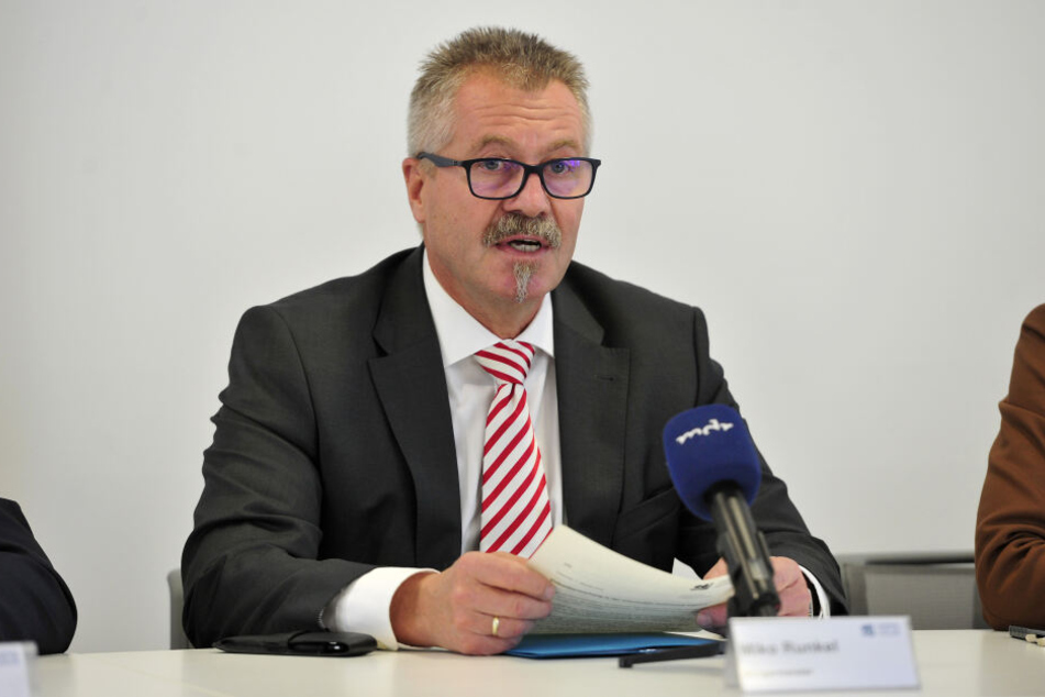 Ordnungsbürgermeister Miko Runkel (56, parteilos) gibt die Verantwortung an die "Freifunker" ab.