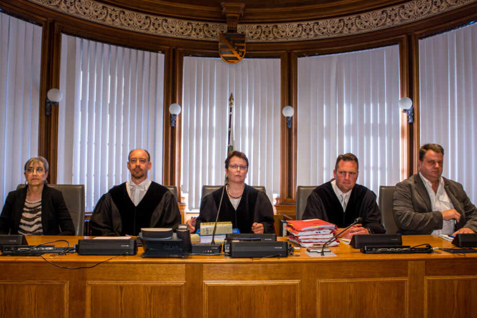 Die neu formierte 6. Strafkammer muss die Wahrheit herausfinden und auch einen Richterkollegen als Zeugen vernehmen.