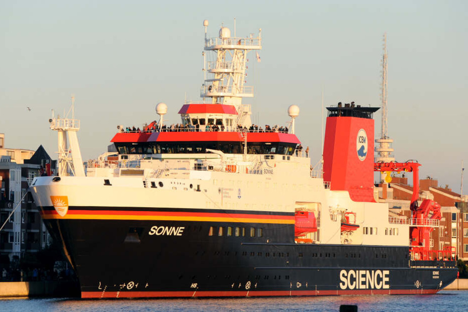 Mit dem Forschungsschiff "Sonne" sind knapp Wissenschaftler am Donnerstag in See gestochen.