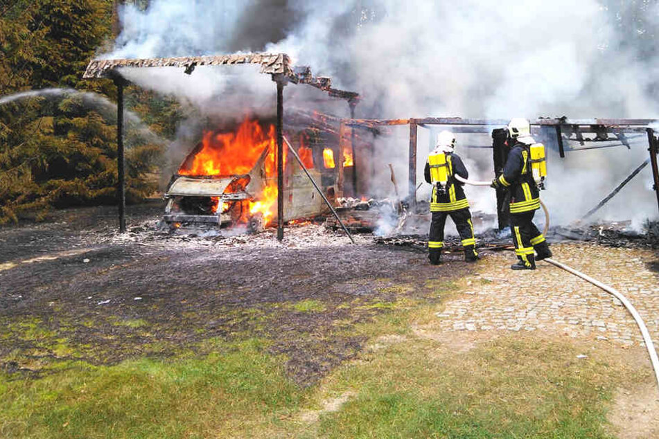 Der durch den Brand entstandene Sachschaden wird auf etwa 40.000 Euro geschätzt.
