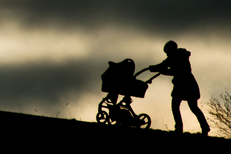 Am Donnerstag hatte eine 19-Jährige ein Baby im Kinderwagen entführt. Mit dem Kind floh sie von Potsdam nach Hannover. (Symbolbild)