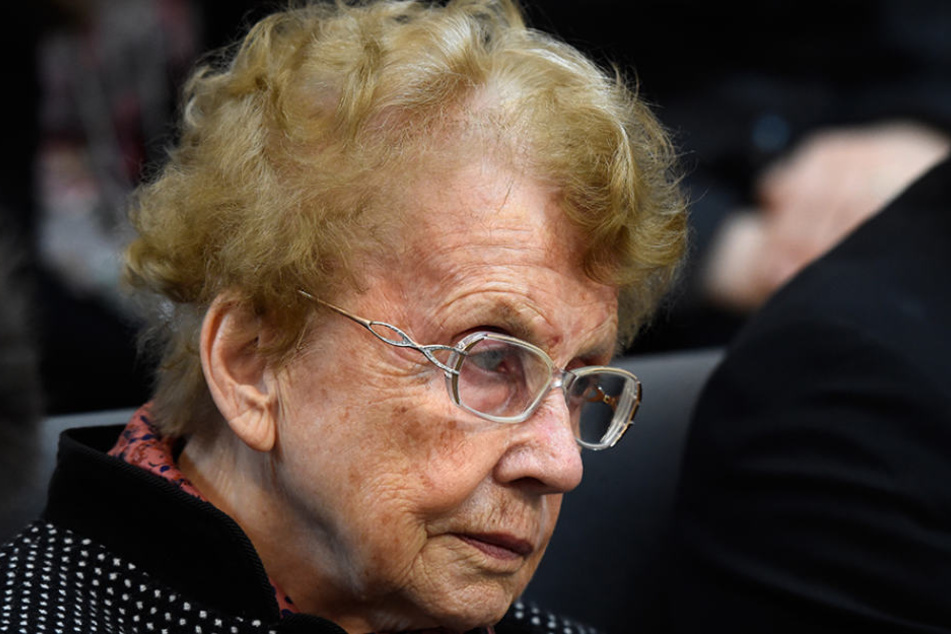 Auch Angela "Mutti" Merkels Mutter Herlind Kasner (89) war auch bei der vierten Vereidigung live dabei.
