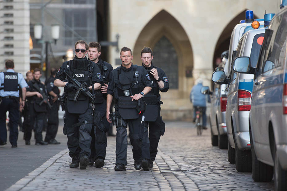 Bewaffnete Polizisten in der Innenstadt von Münster.