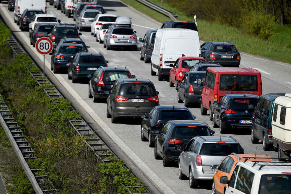 Auf der A71 wird ab Montag die Fahrbahn erneuert.