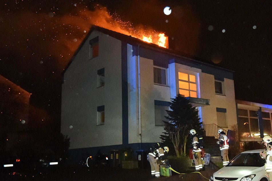 Der ganze Dachstuhl stand in Flammen.