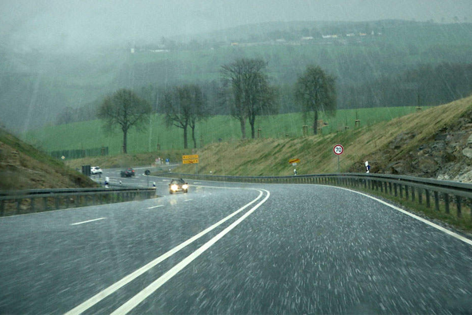 Starker Hagel erschütterte am Montag die Sachsen.