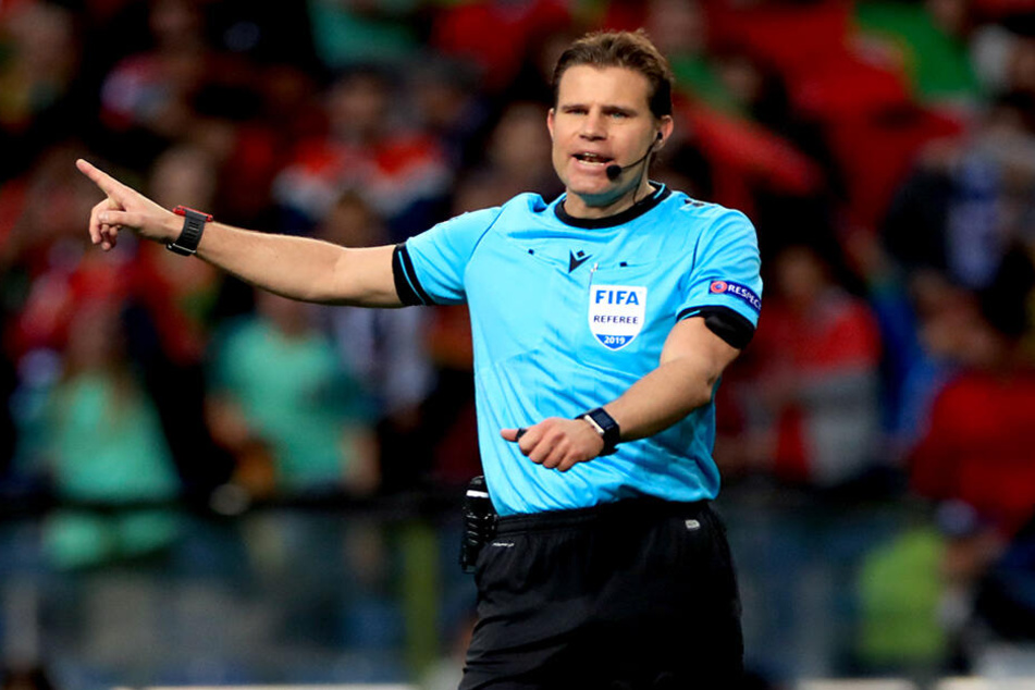 Ist absofort nicht mehr "Luft". Schiedsrichter Felix Brych.