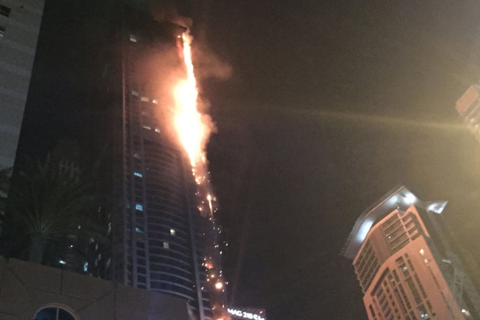 In der Nacht zu Freitag ist ein Großbrand in einem Dubaier Wolkernkratzer ausgebrochen.