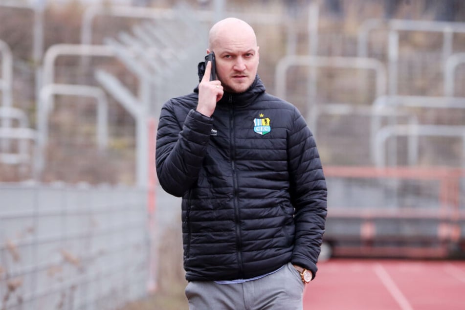 Der neue CFC-Sportdirektor Armin Causevic legte am Freitag direkt los.