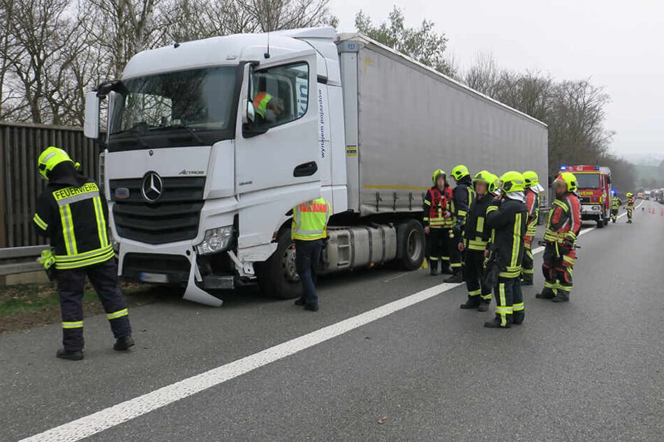 Der Lasterfahrer (51) verstarb noch an der Unfallstelle.