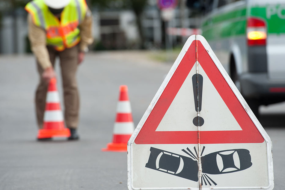 Vier Menschen wurden bei dem Crash verletzt.