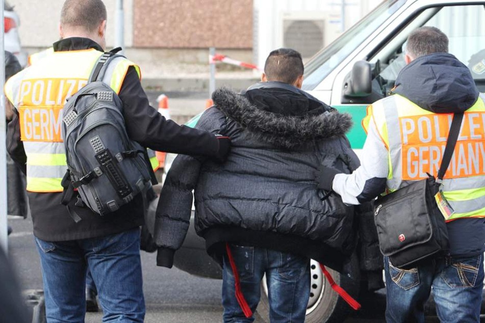 Die Zahl der Abschiebungen aus Berlin nimmt zu.