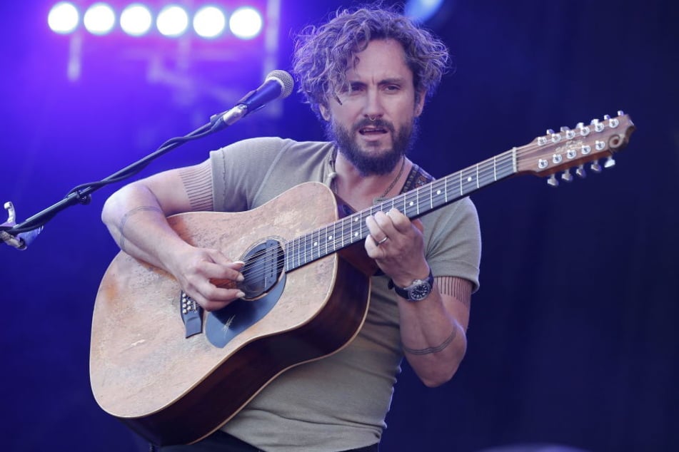 John Butler (43) geht gerne Zelten.