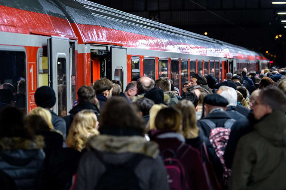 Damit es auch in Zukunft komfortabel mit dem Zug von A nach B geht, investiert die Deutsche Bahn AG eine ordentliche Summe.