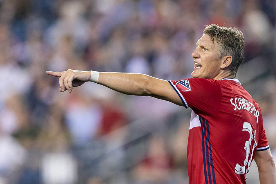 Bastian Schweinsteiger (33) will der SG Buna Halle ein Geschenk zukommen lassen. Aber was nur?