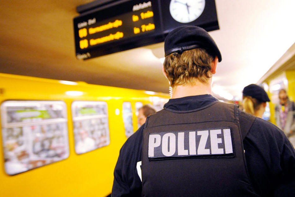 Die Jugendlichen rannte den Polizeibeamten am U-Bahnhof direkt in die Arme.