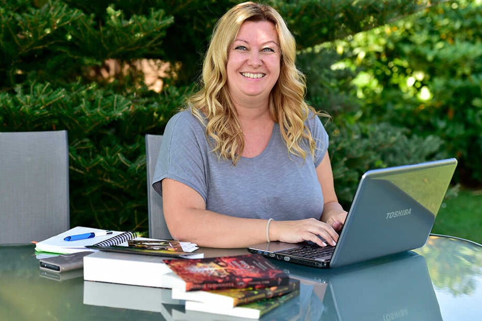 Nica Stevens (39) gibt eine Charity-Lesung in der Stadtbibliothek zugunsten krebskranker Kinder.