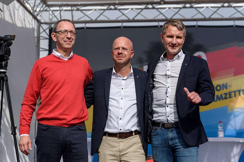 Geschlossene Reihen bis nach rechtsaußen: Das AfD-Trio Jörg Urban, Andreas Kalbitz und Björn Höcke beim Wahlkampfauftakt in Brandenburg.