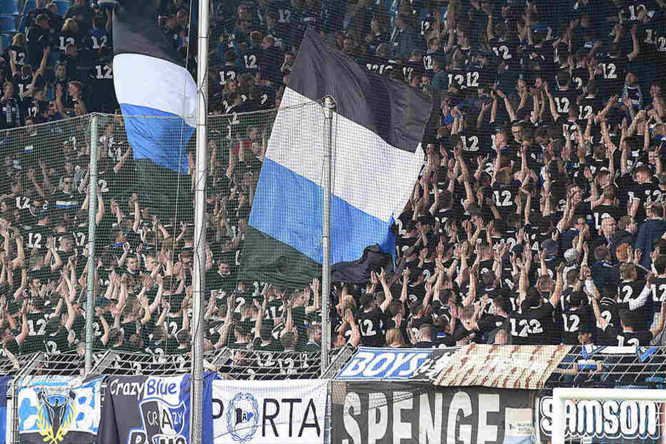 3000 Fans hatten ein Trikot mit der Nummer 12 an und standen geschlossen hinter ihrer Mannschaft.