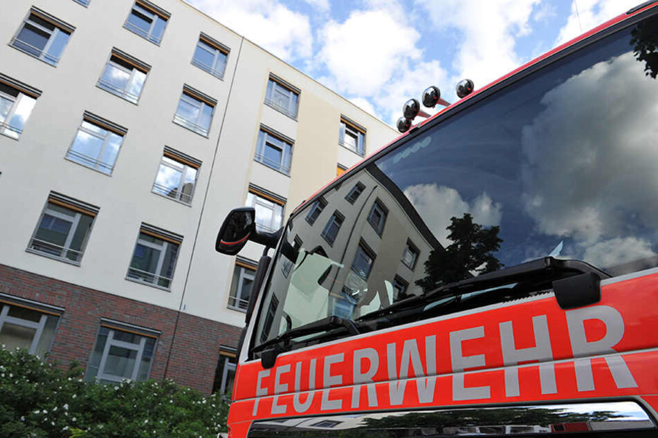 Mit mehreren Löschfahrzeugen rückte die Feuerwehr an. (Symbolbild)