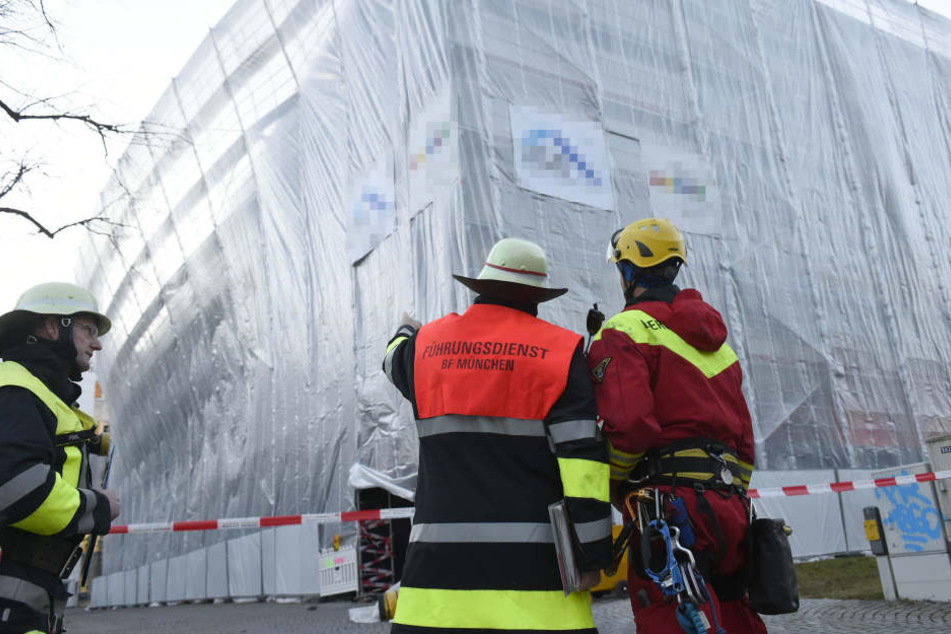 Die Feuerwehr musste eine Fläche von 1200 Quadratmetern sichern.
