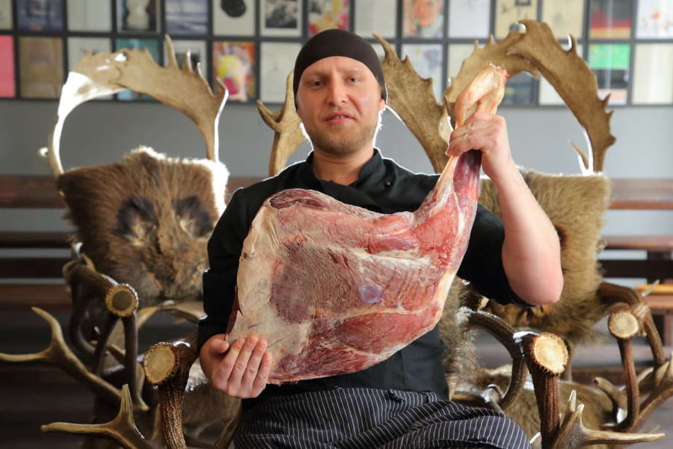 Küchenchef Sebastian Bock (35) aus der Leipziger Fauser Wirtschaft
verarbeitet nicht nur Hirschkeulen - er kann auch Nutria.