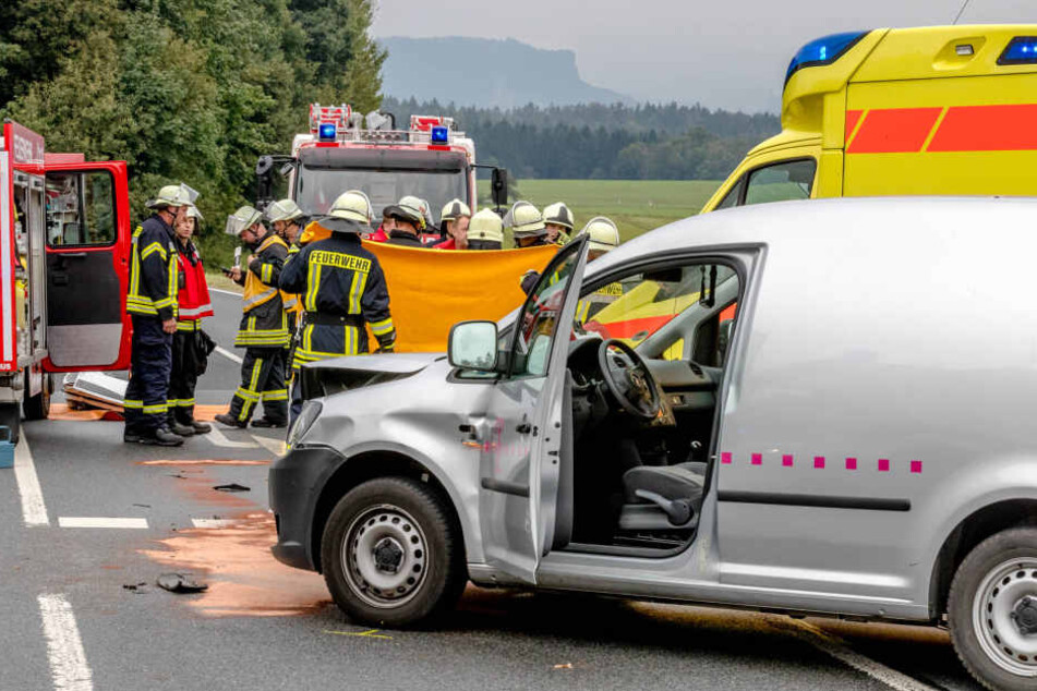 Ein Hyundai ist am Montag in Hohnstein in einen Telekom-Caddy gekracht.