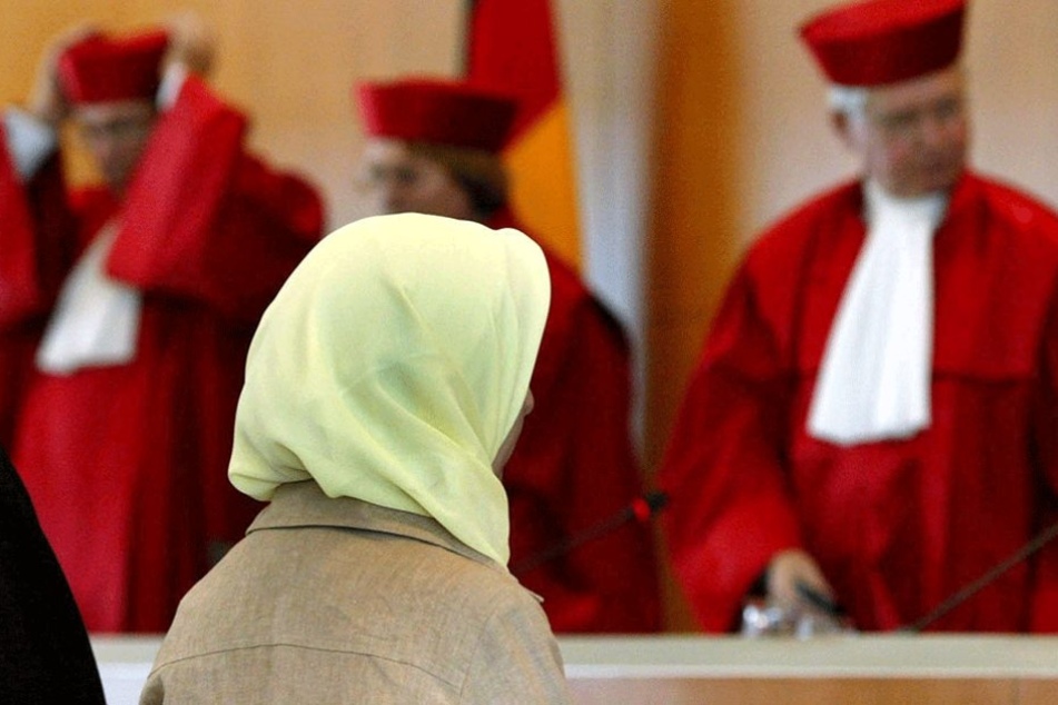 Die junge Lehrerin klagt für ihr vermeintliches Recht, an Berliner Schulen mit Kopftuch arbeiten zu dürfen (Symbolbild).