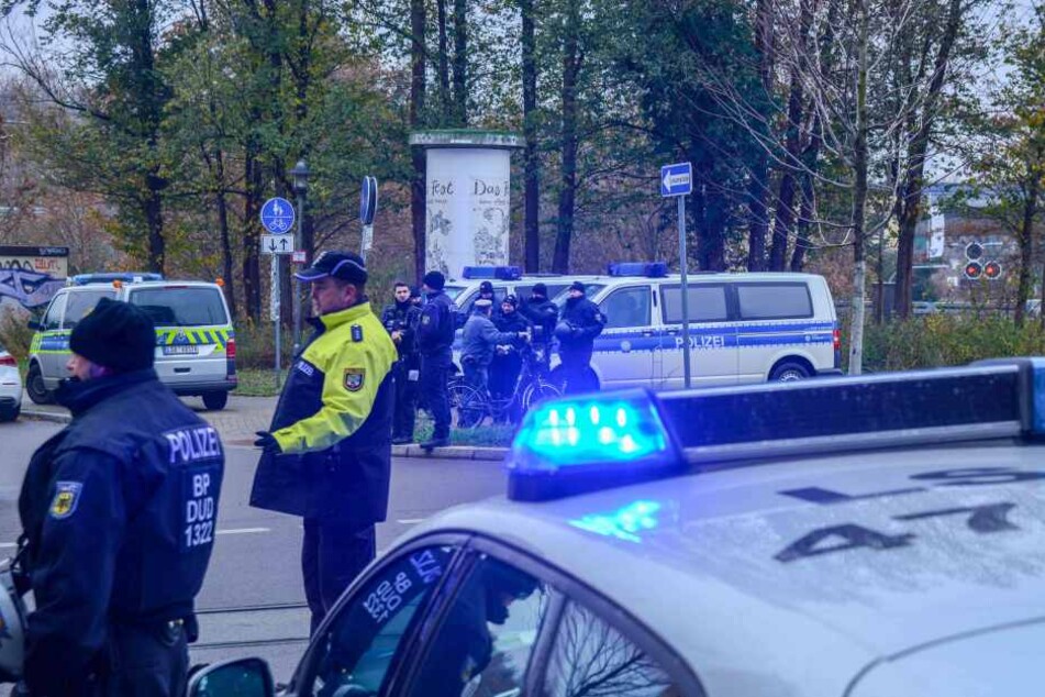 Die Polizei hat Kontrollpunkte um das Saline-Viertel eingerichtet. Wer zur "Hasi" möchte, darf nicht passieren.
