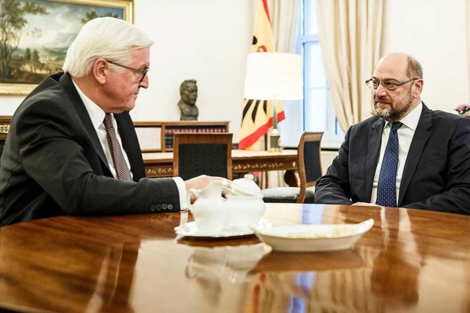 SPD-Chef Martin Schulz (re.) im Gespräch mit Bundespräsidenten Frank-Walter Steinmeier.