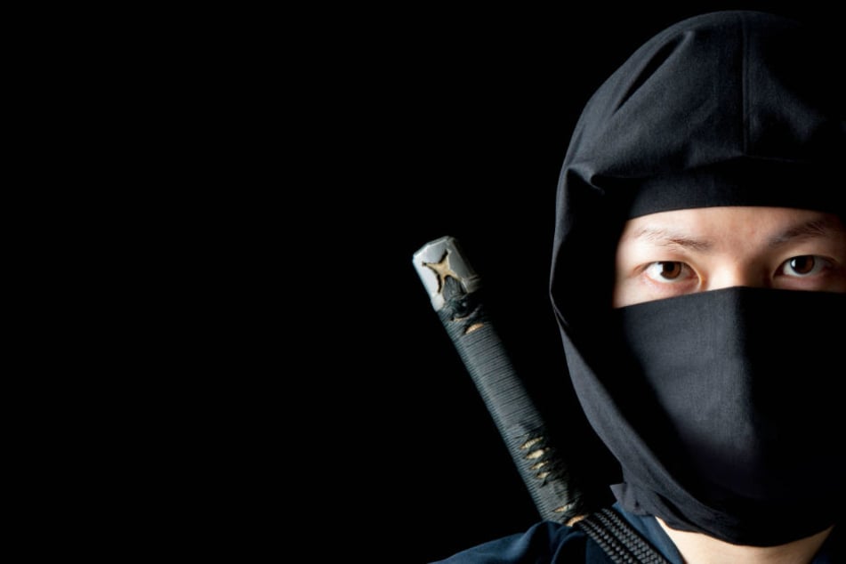 Der "Ninja" hatte Waffen und Drogen bei sich. (Symbolbild)