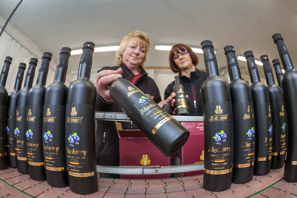 Für die Mitarbeiter von Lautergold
bedeutete der Großauftrag Stress pur. Auch der leckere Blaubeer-Likör wurde
benötigt.
