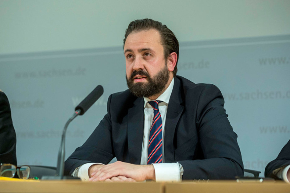 Justizminister Sebastian Gemko erklärte, das inzwischen gegen zwei Beamte ermittelt wird.