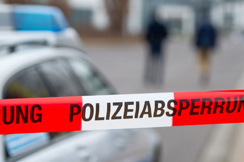 Die Ermittlungen der Polizei dauern an. (Symbolbild)