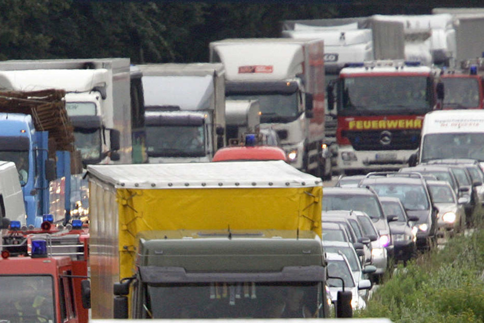 Durch die Schlägerei kam es auf der Autobahn zu Stau. (Symbolbild)