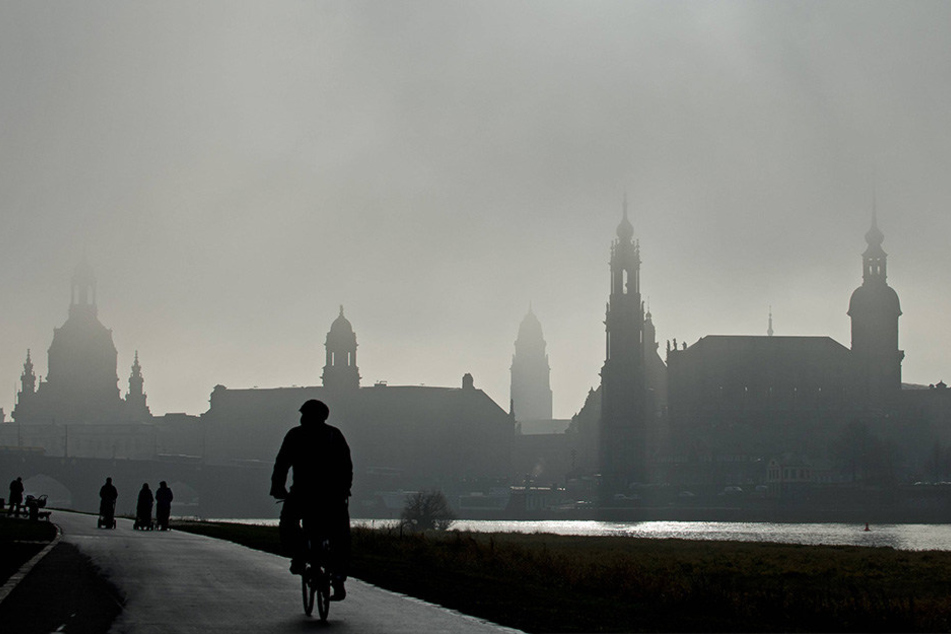 In Sachsen wird es am Wochenende kalt und grau. Vor allem am Morgen und am Abend muss man mit dichtem Nebel rechnen.