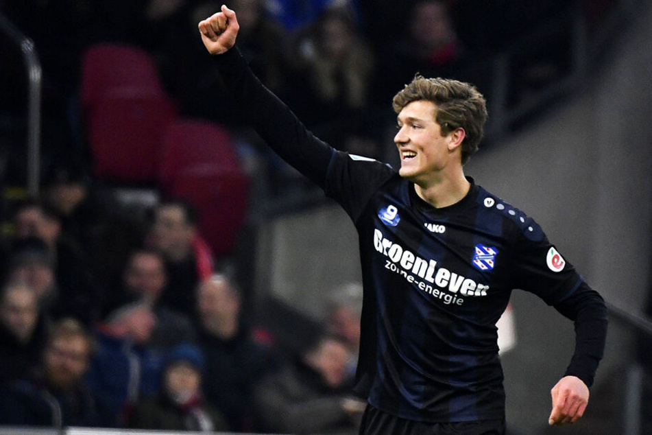 Doppelpack und Vorlage: Heerenveens Sturmtank Sam Lammers hatte allen Grund zum Jubeln.
